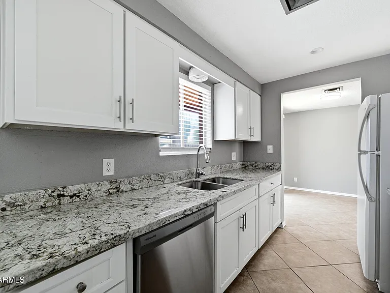 3737 W Griswold Rd — Photo 10