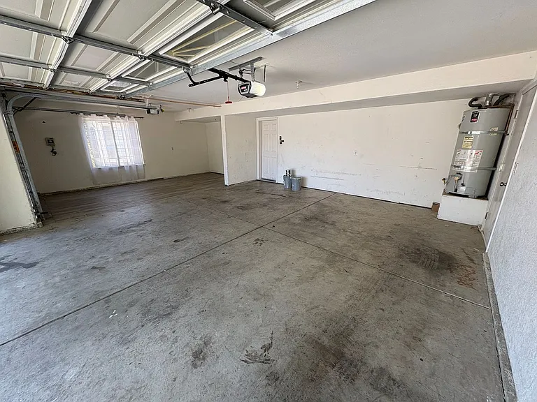 703 W Russell Ave — Photo 3