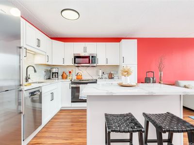 411 Hobron Ln APT 2202, Honolulu, HI, 96815