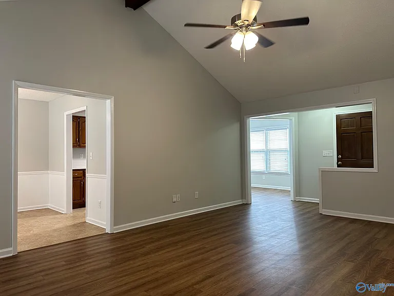 101 Springfield Ln — Photo 3