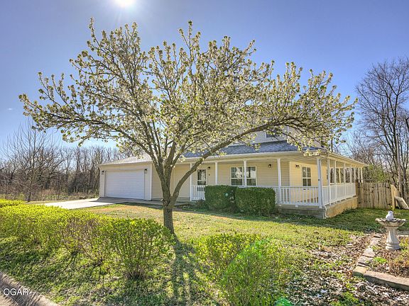2nd image of 1935 Meadows Dr