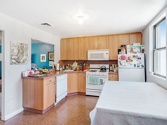 3rd image of 259 Columbia St #2