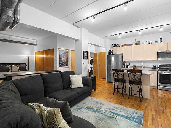 3rd image of 1430 S Michigan Ave APT 201