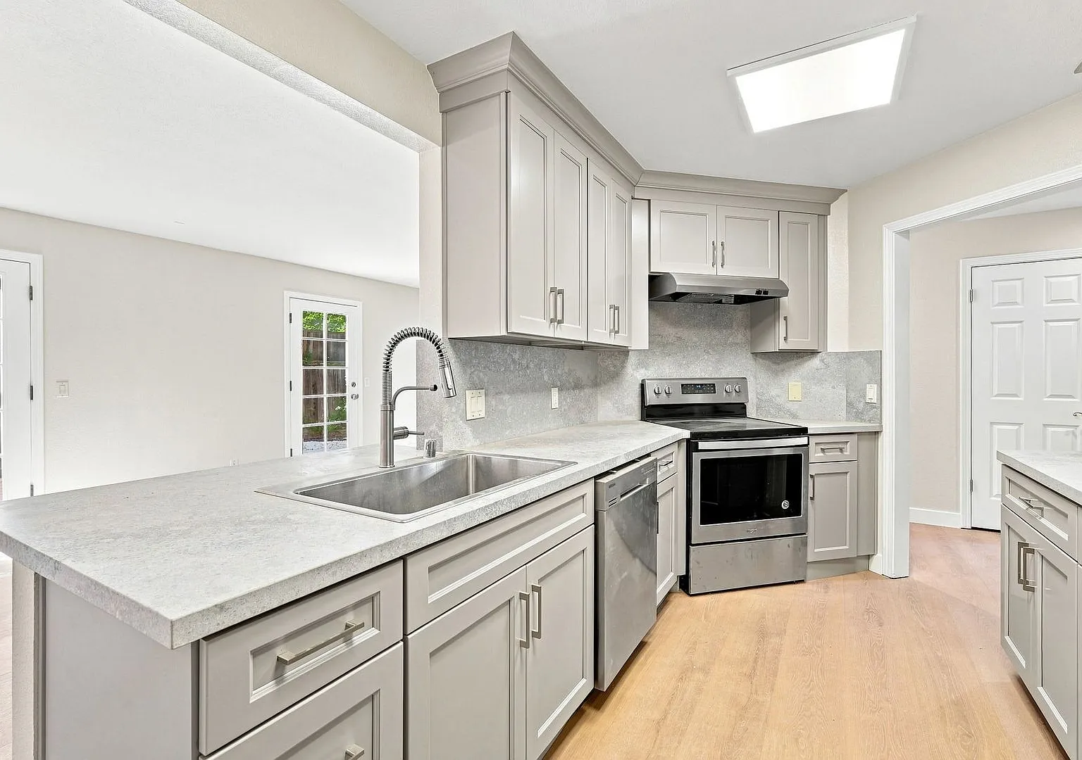 Updated 3BD Cupertino Home | Monta Vista High | Central A/C | 2-Car Garage — Photo 3