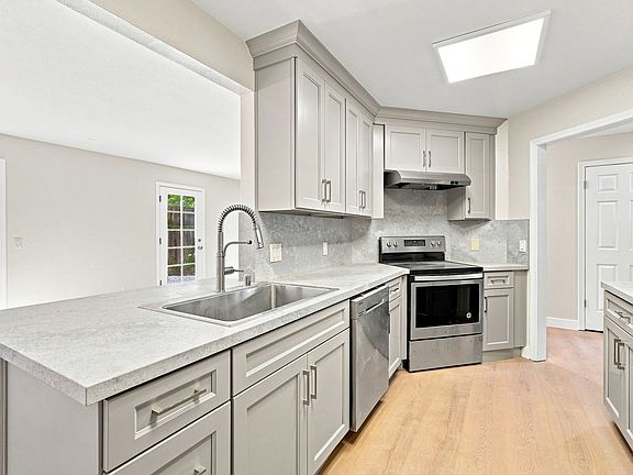 3rd image of 22555 Kinst Ct