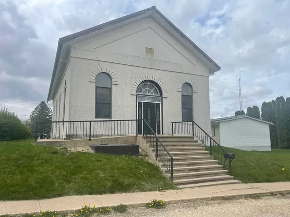 112 S Pine St, West Union, IA 52175