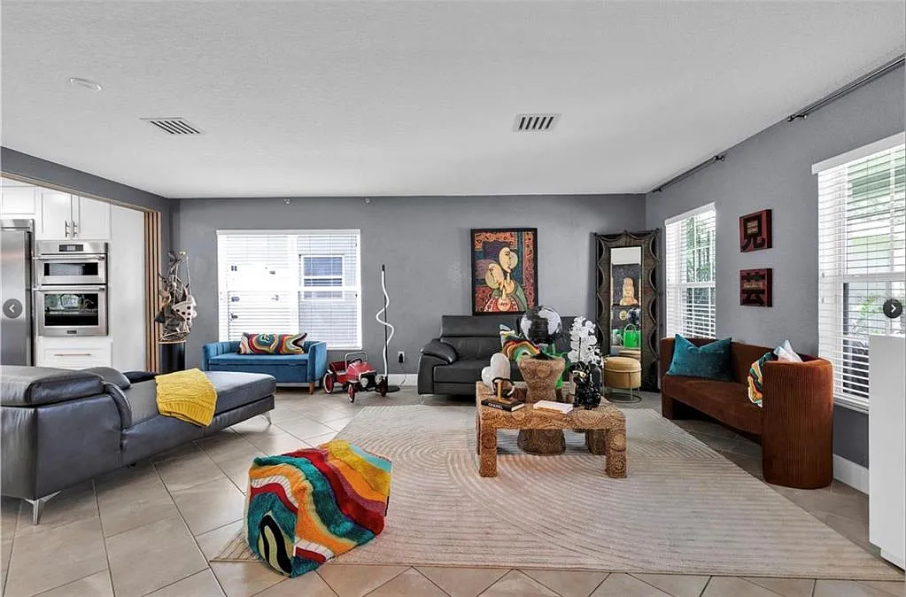 6 bed, 4.0 bath, 3219 sqft, $4,000 — Photo 3