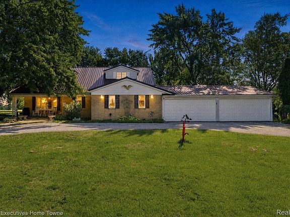 3rd image of 5593 Fairway Ln