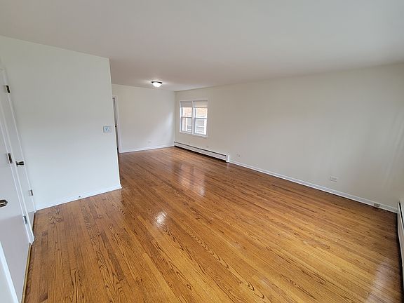 2nd image of 5809 N Whipple St #1