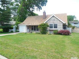 113 Margaret Blvd, Merrick, NY 11566