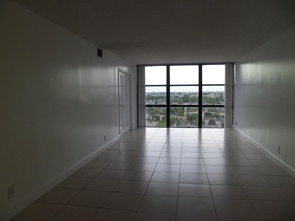 DINING & LIVING FROM THE DOOR