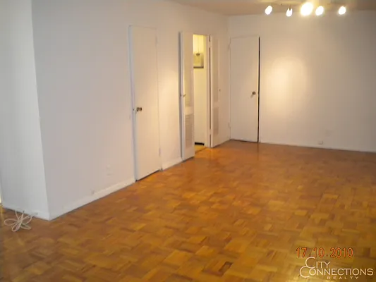 Rented by City Connections Realty | media 19