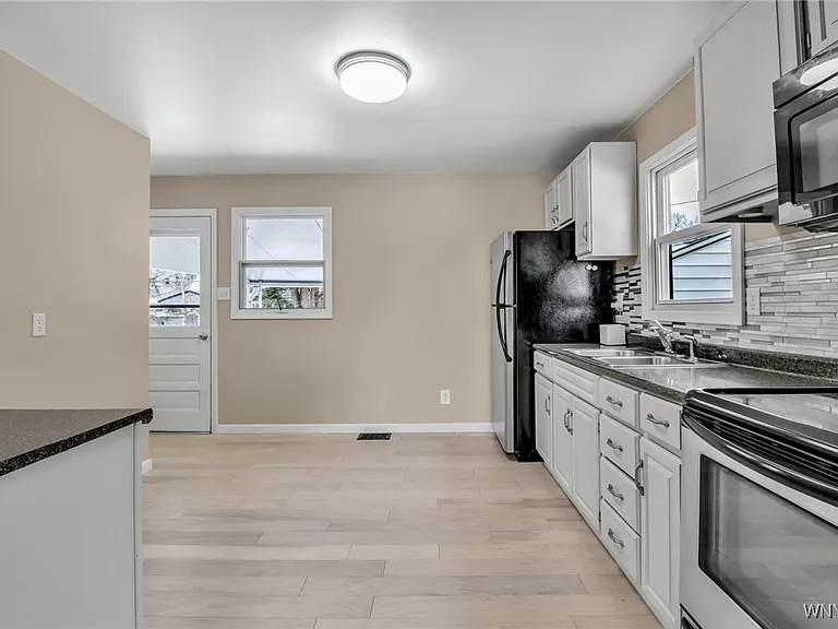 317 Hedwig Dr — Photo 2