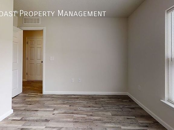 5th image of 376 Urbana St