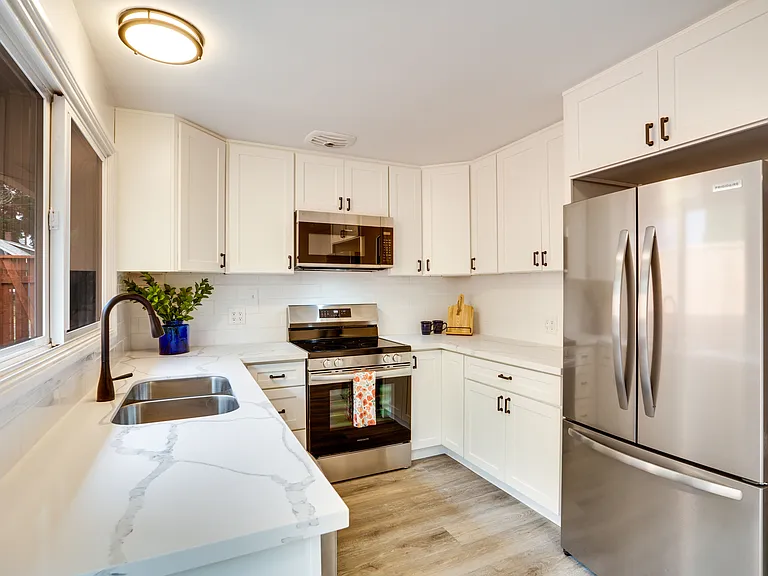 1416 N Cedar St — Photo 17