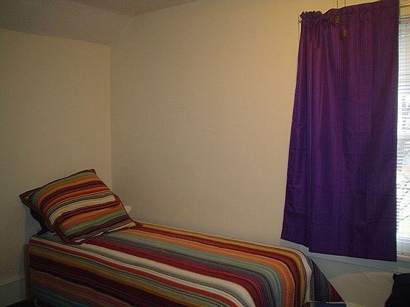 3rd image of 412 Bryant Ave SE