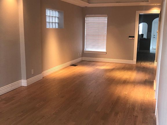 Dining Room extends from the Living Room