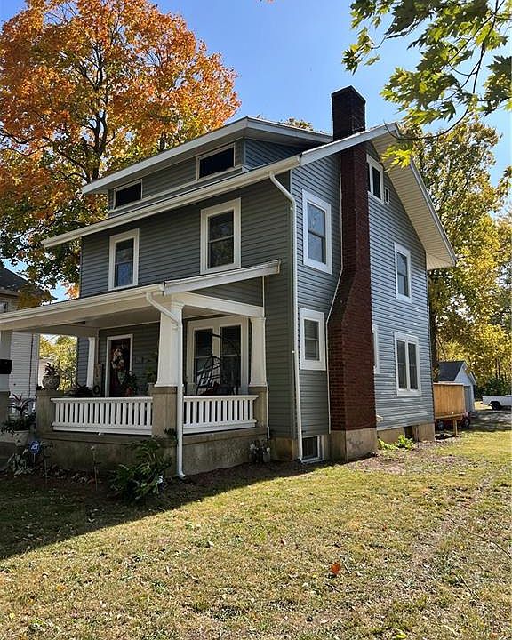 1st image of 204 E Main St