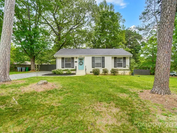 1313 Weststone Dr, Charlotte, NC 28208