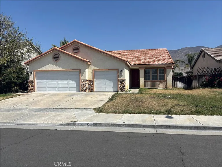 239 Tradewinds Ln — Photo 1