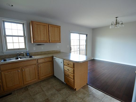 5th image of 696 Oakwood Ave APT F