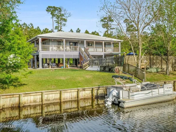 54 Wolfe St, Bay Saint Louis, MS 39520