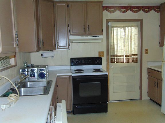 4th image of 202 Forest Ln