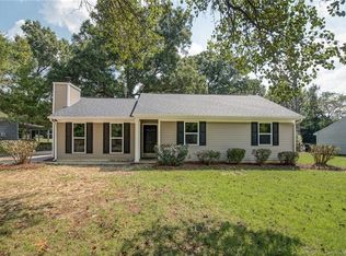 6924 Delta Lake Dr, Charlotte, NC 28215