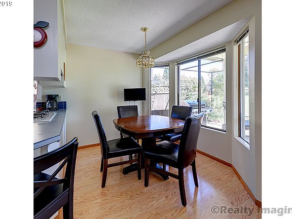 5th image of 2505 SE Balboa Dr