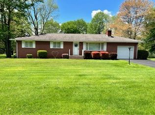 1070 Armand Ave, Hermitage, PA