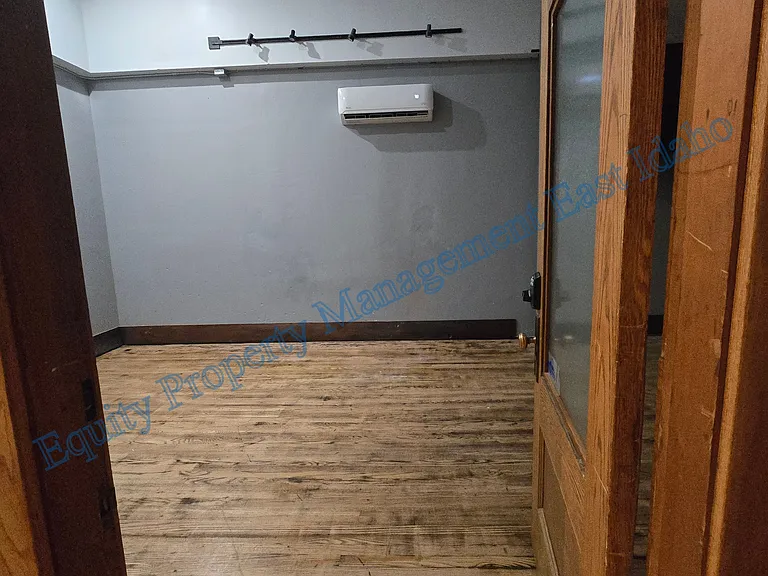 123 N Main St #12 — Photo 6