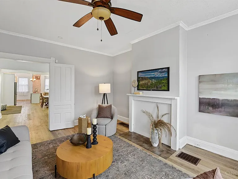 1723 Kinney Ave — Photo 9