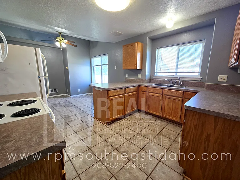 2803 E Chasewood Dr — Photo 18
