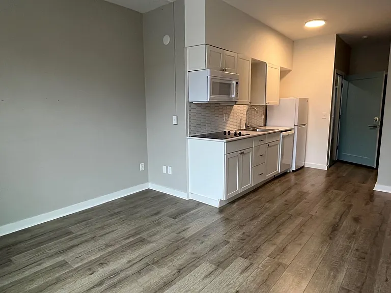 221 W Riverside Ave #13 — Photo 4