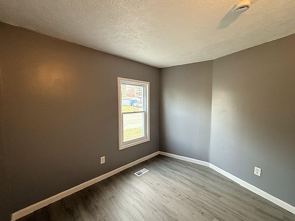 4th image of 2916 Seneca Ave APT B