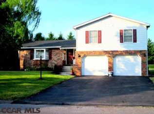 305 Goldfinch Dr, State College, PA 16801