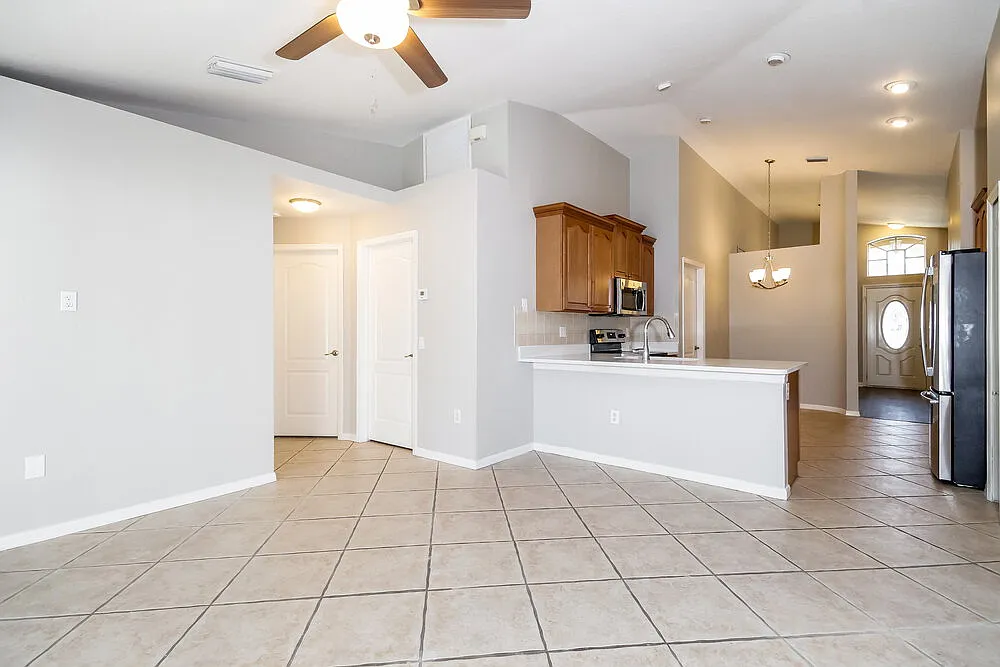 3 bed, 2.0 bath, 1440 sqft, $2,150 — Photo 2