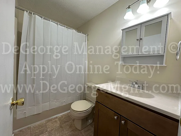 Parkway Apartments — Photo 16