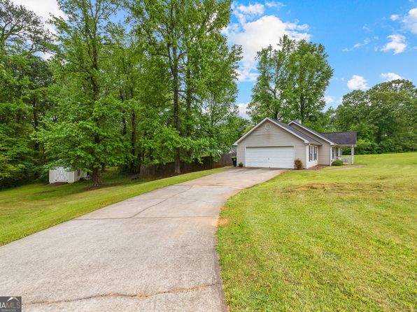 75 McIntosh Estates Dr, Sharpsburg, GA 30277