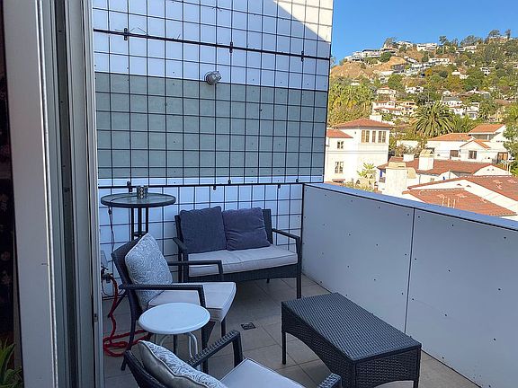 5th image of 1351 Havenhurst Dr #Penthouse 2