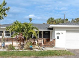 3827 Shore Acres Blvd NE, Saint Petersburg, FL 33703