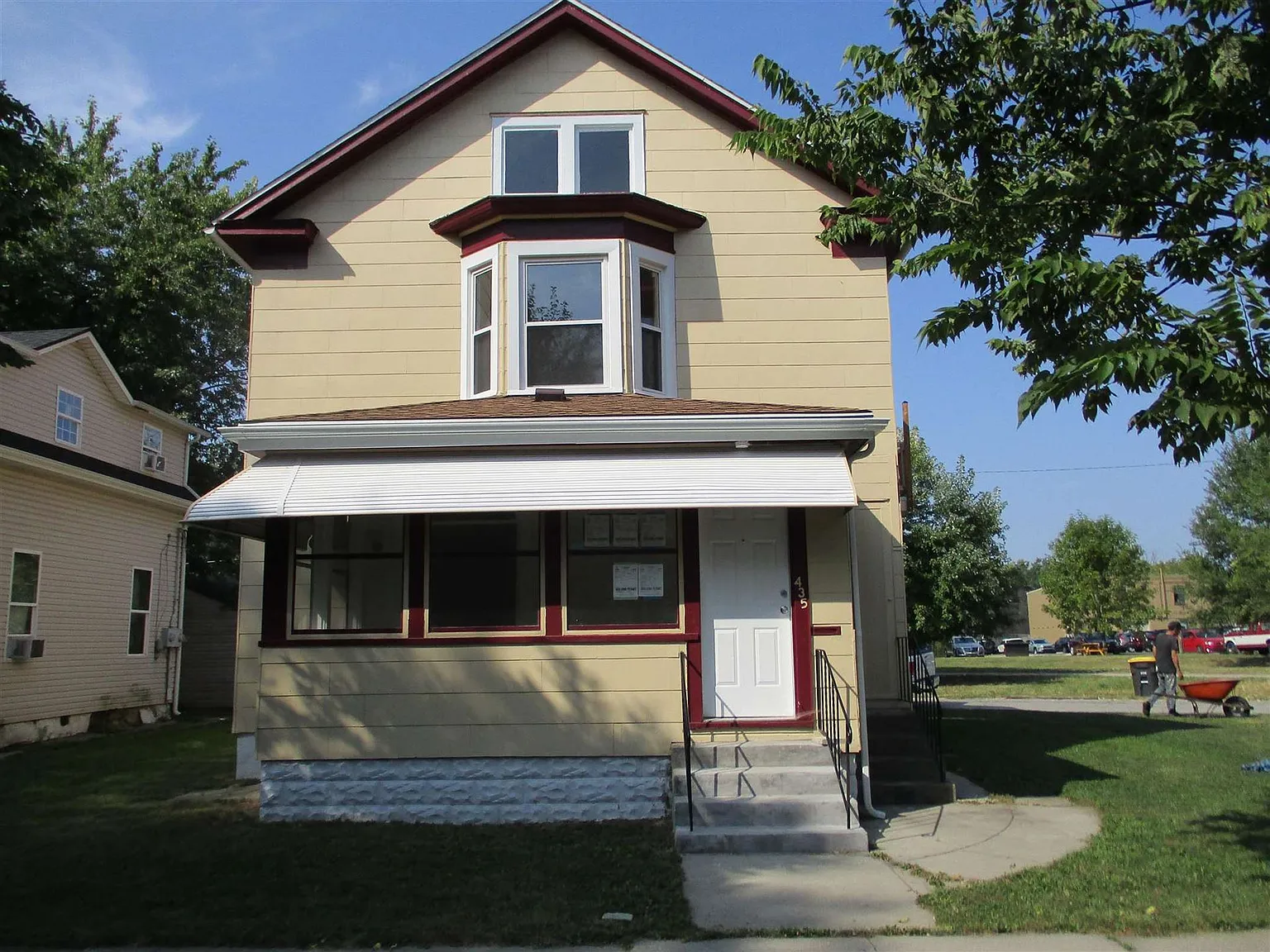 435 Perry Ave photo 1