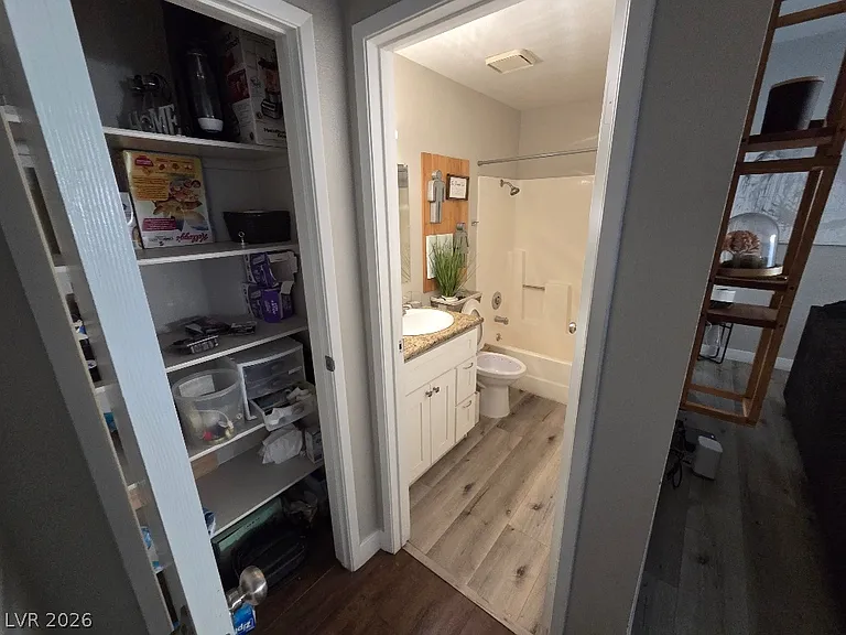 553 Grimsby Ave — Photo 3
