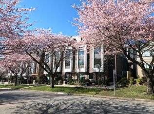 7581 Yukon St, Vancouver, BC V5X2Y4