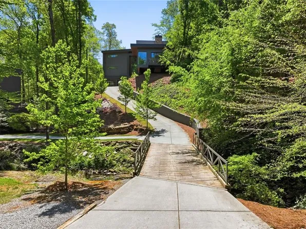 575 Mountain Way NE, Atlanta, GA 30342