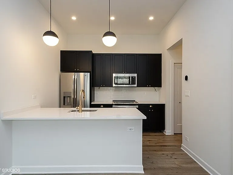 621 W. Belmont — Photo 13