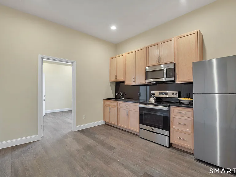 120 E Main St #7 — Photo 5