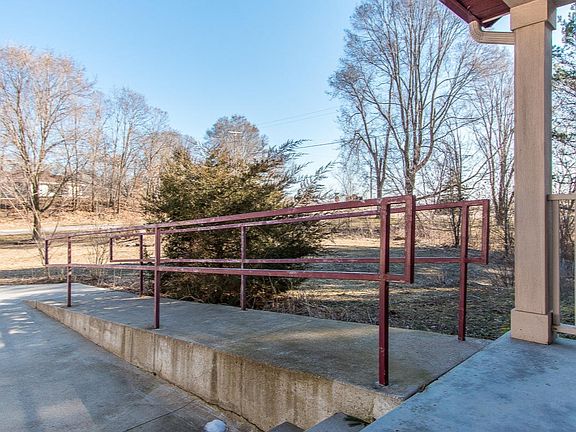 4th image of 840 S Sunset Pnes NW