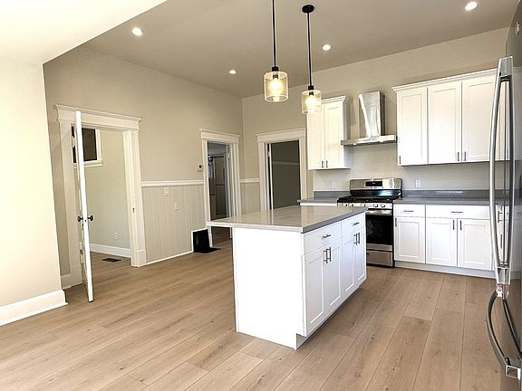 2nd image of 636 Maple St
