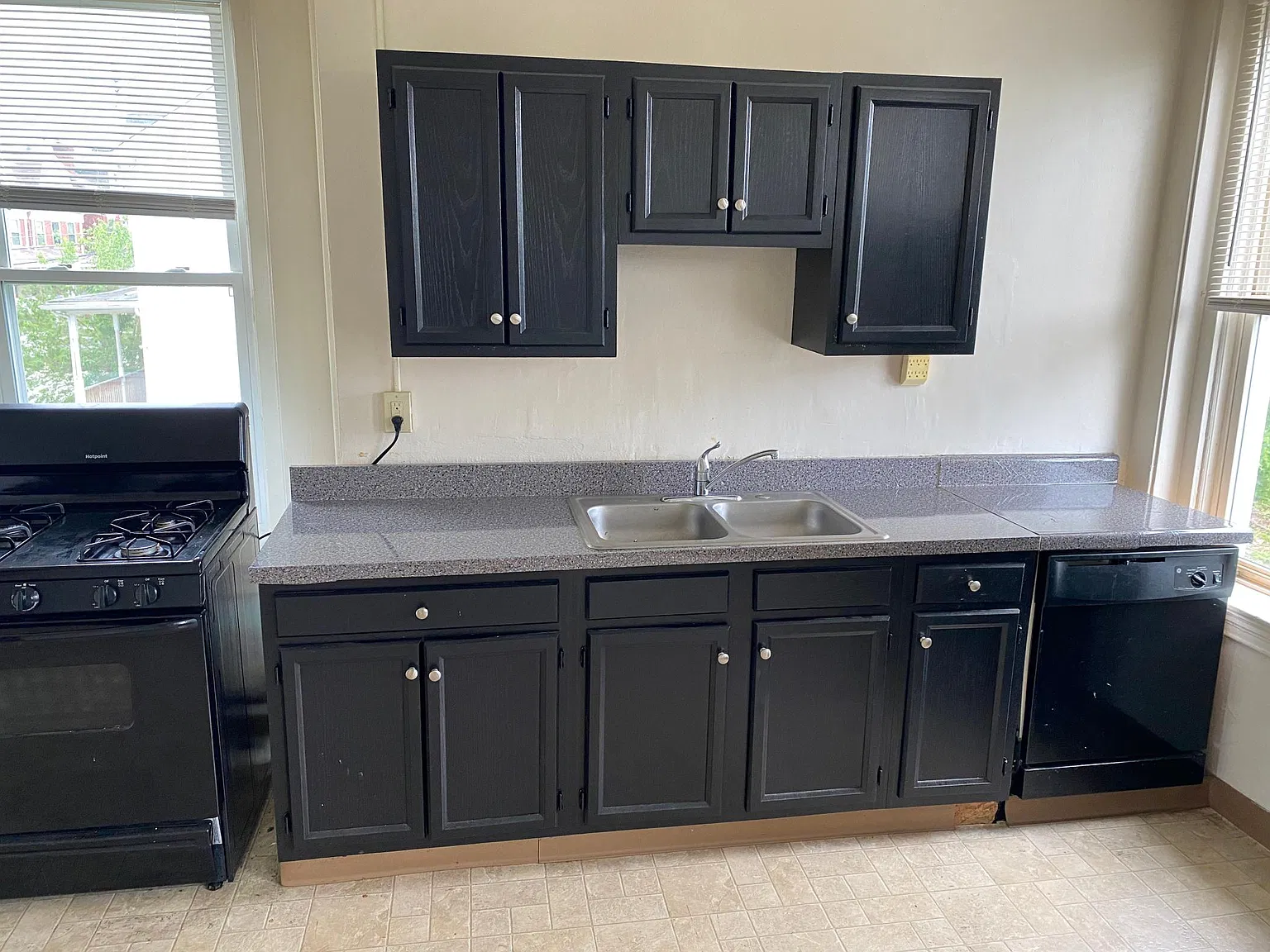 4 bed, 2000 sqft, $1,900 — Photo 2